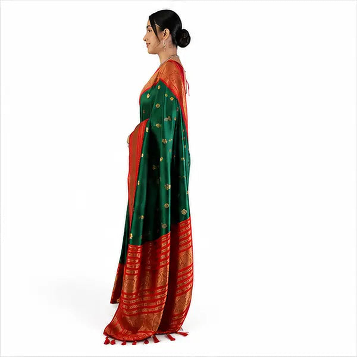 Premium Soft Silk Saree mit Zari-Bordüre – Indischer Damen Saree  Green